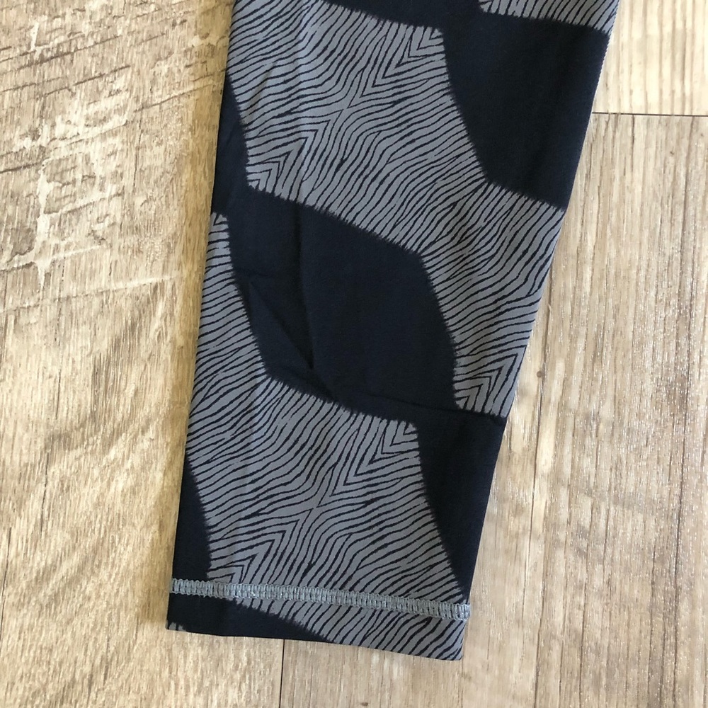 aerie Chill. Play. Move. Gray/Black Leggings. - Picture 5 of 10